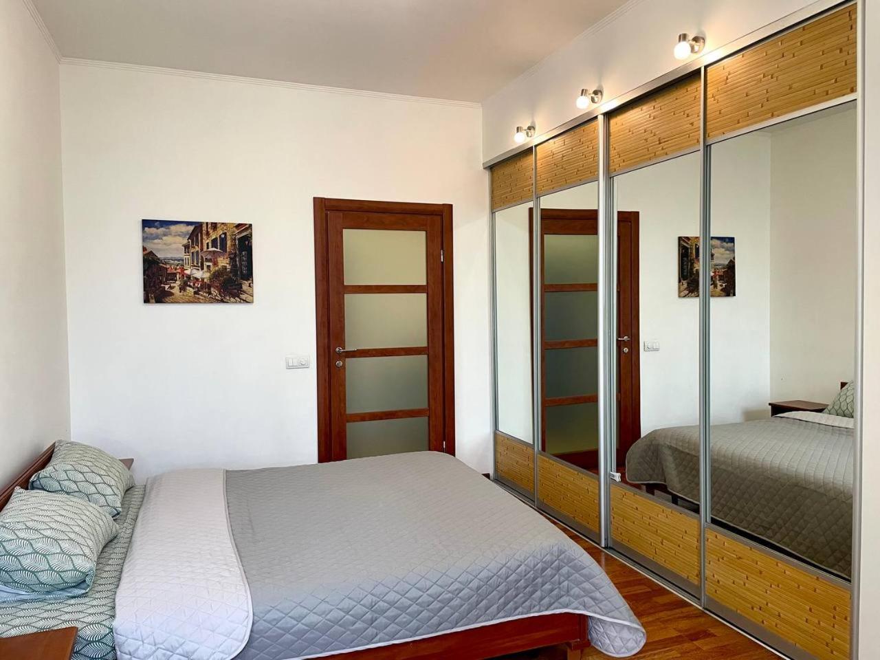 Pavlovskaya Square Apartment Kharkov Ngoại thất bức ảnh